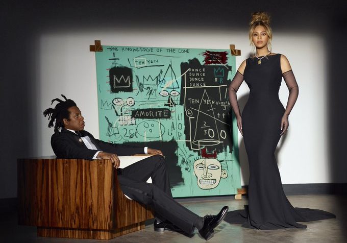 JAY-Z e Beyoncé posam ao lado de obra nunca antes vista de Jean-Michel Basquiat