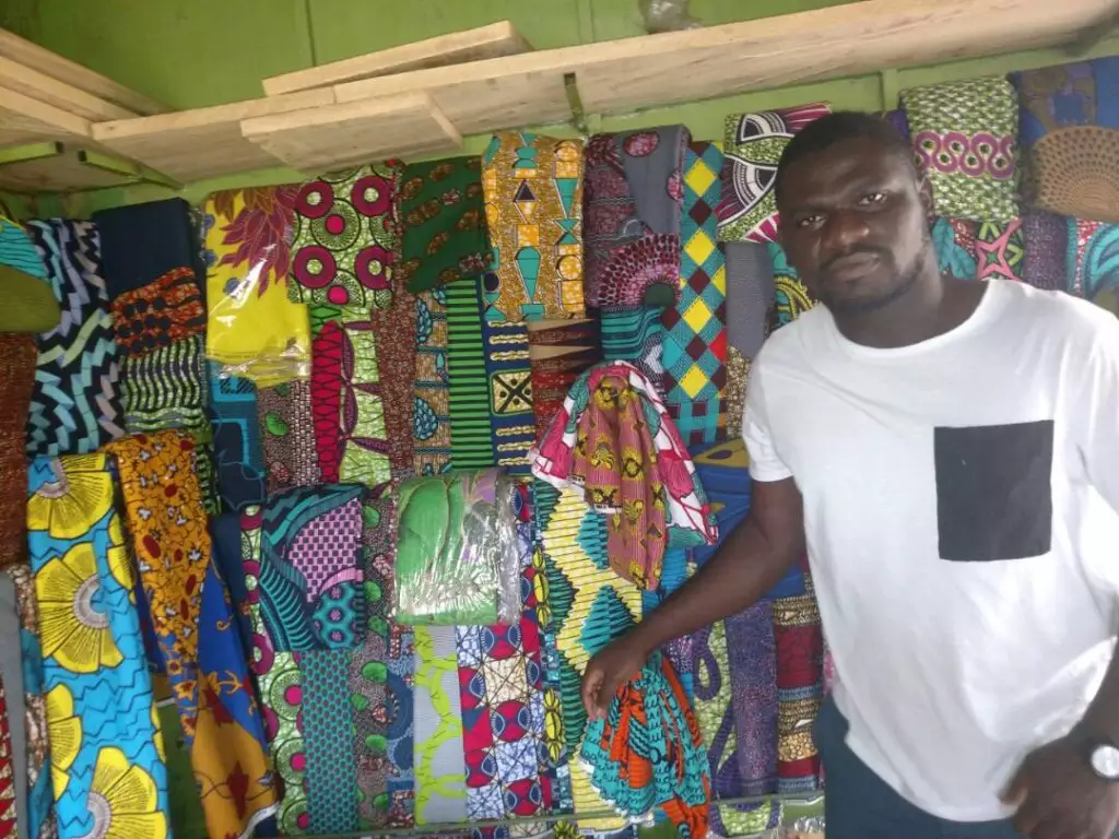 Kossi deixou o Togo, mas carinho de mãe permanece em marca de roupas africanas